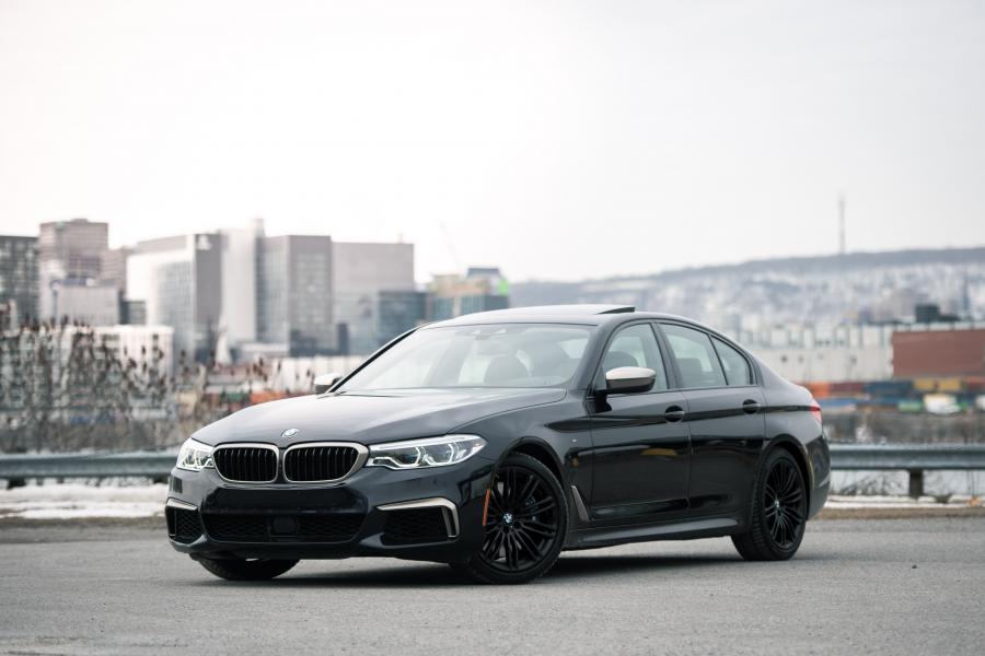  BMW M550i xDrive Sedan (G30) 2017 года  (NA) (фото 1 из 16)